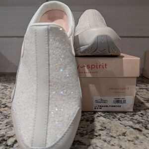Easy Spirit Cream Sneakers Slip-On Comfort